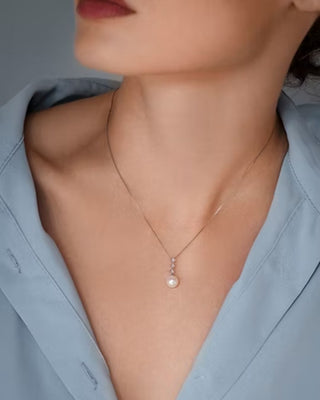 Girocollo In Oro 18KT. Diamanti Bianchi P.Ct. 4 Colore G Purezza Si. Perla Coltivata Bianca Ø7/7,5