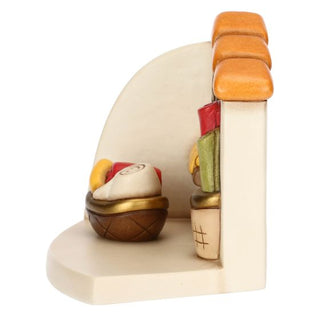 Bottega Della Sarta Con Cesti Di Stoffe In Ceramica Pres