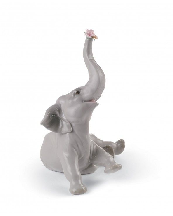 Lladrò Figurina elefante bebè con fiore rosa