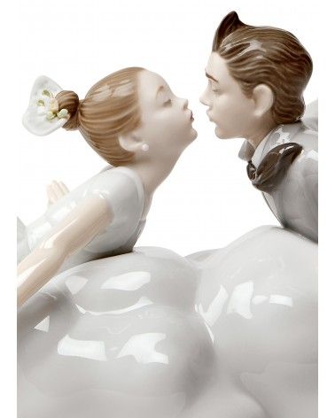 Wedding in the air Couple Figurine