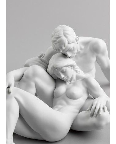 An everlasting moment Couple Sculpture