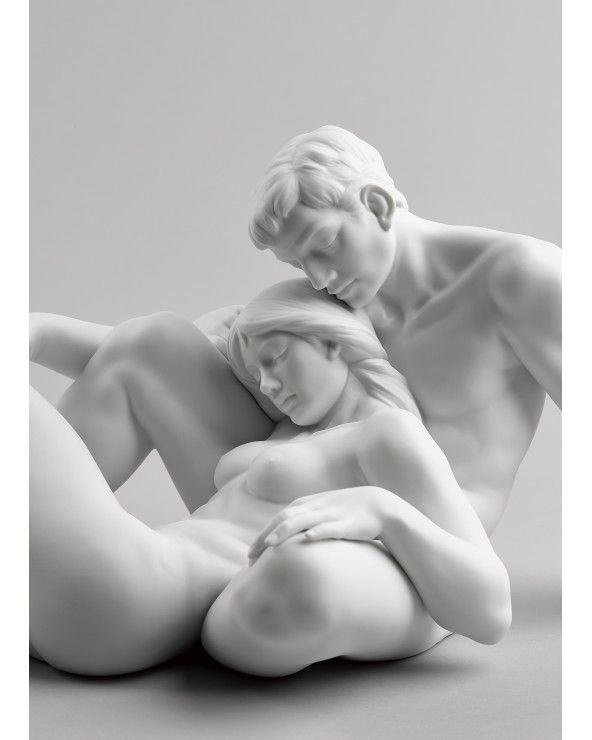 An everlasting moment Couple Sculpture