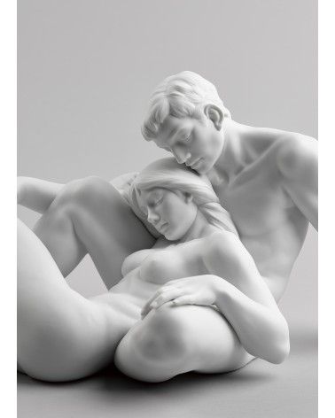 An everlasting moment Couple Sculpture