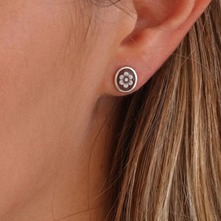 Cameo White Daisy Earrings