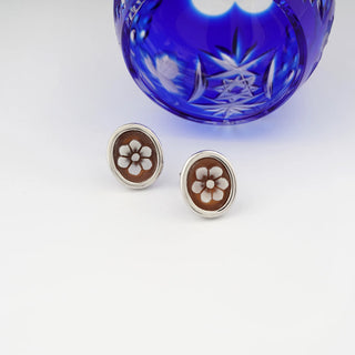 Cameo White Daisy Earrings