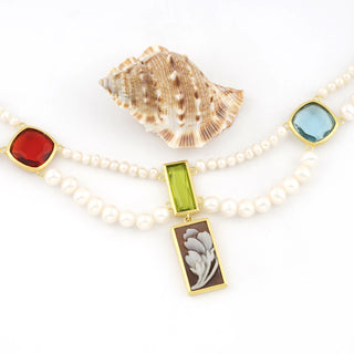 Elegant Golden Flowers Cameo Necklace