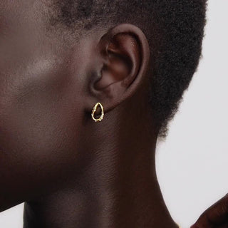 Oval Earrings with Wavy Line and Luminous Stones