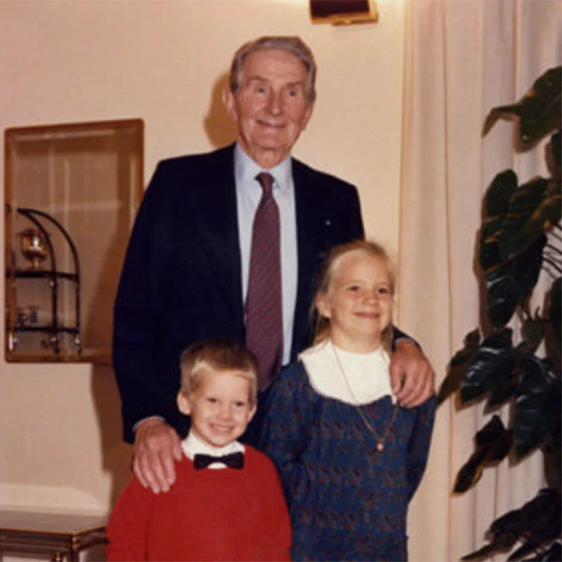 Andrea e Silvia Poggi con il nonno Armando