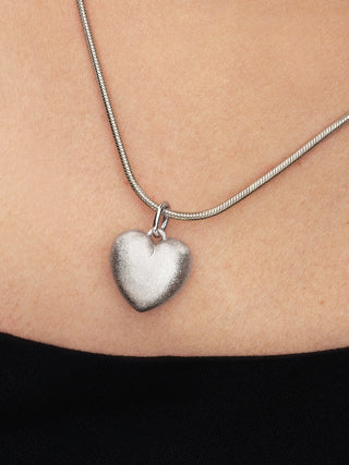 Charm Pendente Cuore Bombato Opaco con Placcatura in Platino