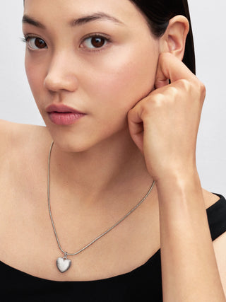 Charm Pendente Cuore Bombato Opaco con Placcatura in Platino