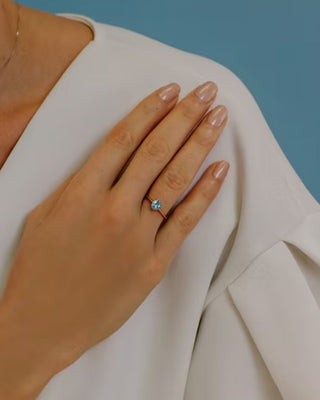 Anello In Oro Rosè 18KT. Topazio Azzurro Taglio Cuore 6X6 Ct.1,02