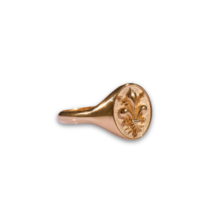 18kt Gold Lily Chevalier Ring