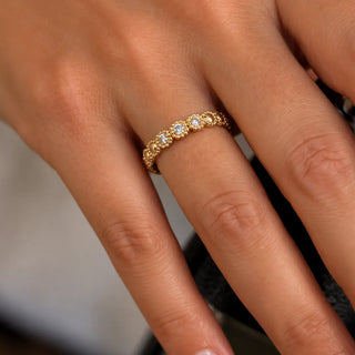 Anello Traforo Fiorentino Oro 18 kt e 3 Diamanti 0,11 ct Mis 12