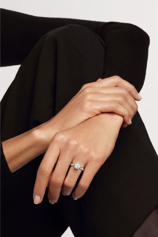 18kt White Gold Solitaire Ring with Diamond