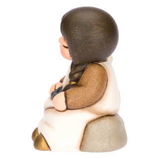 Bimba con olive in ceramica Presepe Classico Thun 5,2 x 3,8 x 5,7 cm h - Armando Poggi Firenze
