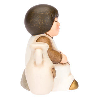 Bimba con olive in ceramica Presepe Classico Thun 5,2 x 3,8 x 5,7 cm h - Armando Poggi Firenze