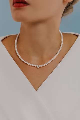 Girocollo In Oro Bianco 18KT. Diamante P.Ct.5 Col.G Purezza Si. Perle Coltivate Ø4,5/5