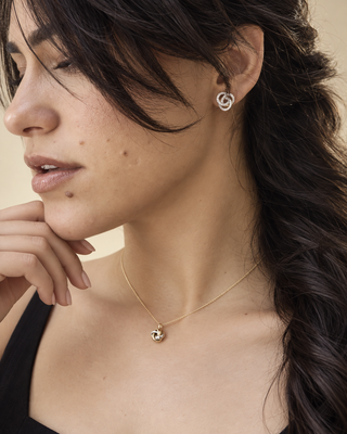 Orecchini Oro 18 Kt a Tre cerchi con Zirconi